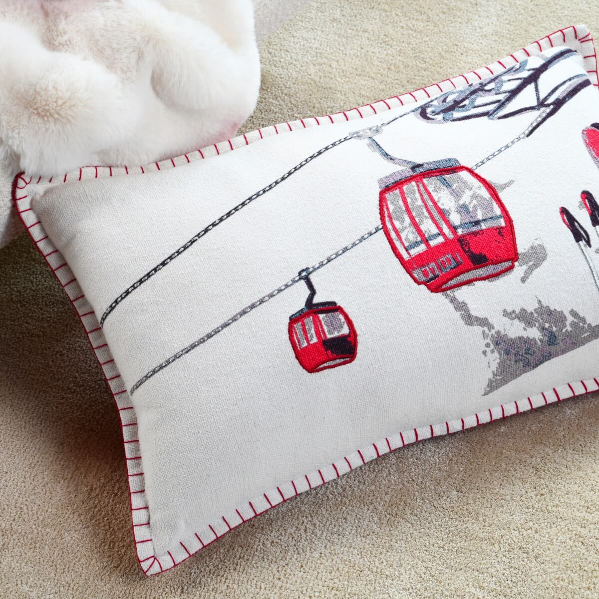 cuscino quadrato con disegno funivia